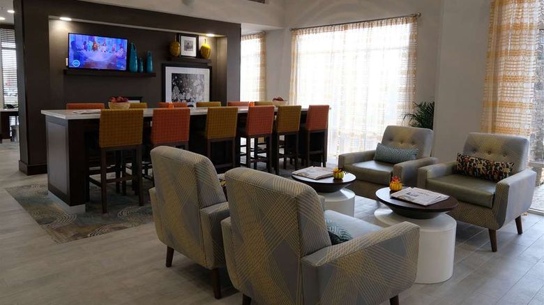 <b>Hampton Inn Searcy Lobby</b>. Images powered by <a href="https://iceportal.shijigroup.com/" title="IcePortal" target="_blank">IcePortal</a>.