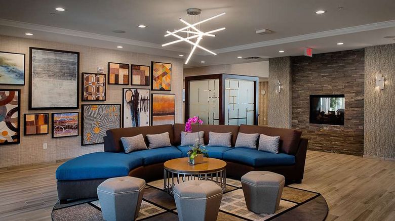 <b>Homewood Sts by Hilton St Louis Westport Lobby</b>. Images powered by <a href="https://iceportal.shijigroup.com/" title="IcePortal" target="_blank">IcePortal</a>.