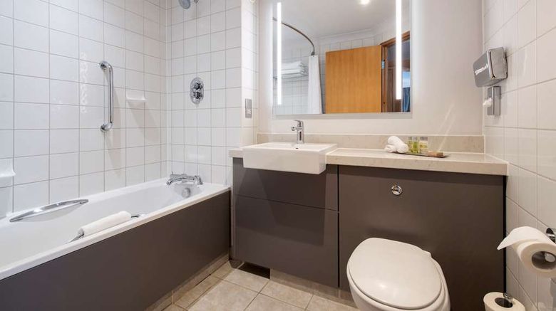 <b>DoubleTree by Hilton Swindon Room</b>. Images powered by <a href="https://iceportal.shijigroup.com/" title="IcePortal" target="_blank">IcePortal</a>.