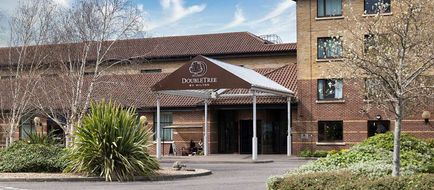 DoubleTree by Hilton Swindon Exterior