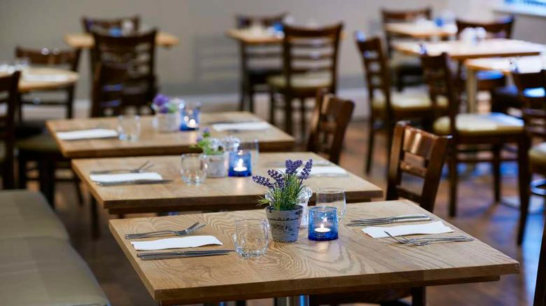 <b>DoubleTree by Hilton Swindon Restaurant</b>. Images powered by <a href="https://iceportal.shijigroup.com/" title="IcePortal" target="_blank">IcePortal</a>.