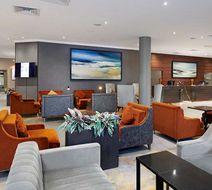 DoubleTree by Hilton Swindon Lobby