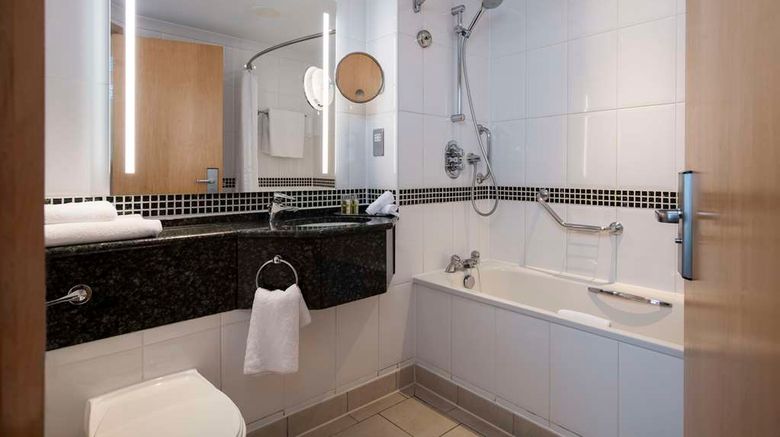 <b>DoubleTree by Hilton Swindon Room</b>. Images powered by <a href="https://iceportal.shijigroup.com/" title="IcePortal" target="_blank">IcePortal</a>.