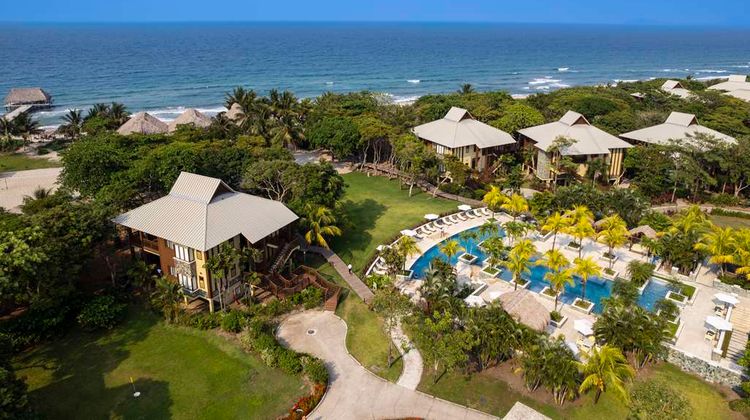 Indura Beach & Golf Resort, Curio Coll Pool