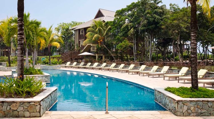 Indura Beach & Golf Resort, Curio Coll Pool