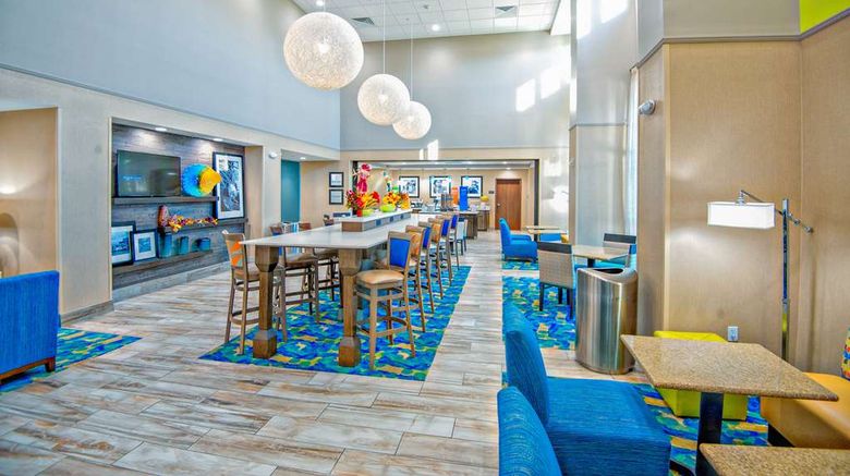 <b>Hampton Inn & Suites Mary Esther - FWB Lobby</b>. Images powered by <a href="https://iceportal.shijigroup.com/" title="IcePortal" target="_blank">IcePortal</a>.