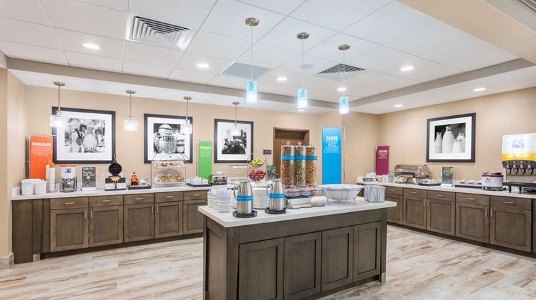 <b>Hampton Inn & Suites Mary Esther - FWB Restaurant</b>. Images powered by <a href="https://iceportal.shijigroup.com/" title="IcePortal" target="_blank">IcePortal</a>.