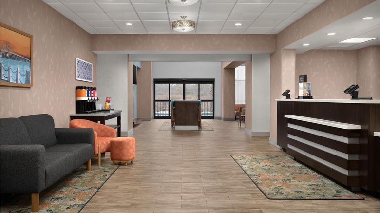 <b>Hampton Inn Yemassee/Point South Lobby</b>. Images powered by <a href="https://iceportal.shijigroup.com/" title="IcePortal" target="_blank">IcePortal</a>.