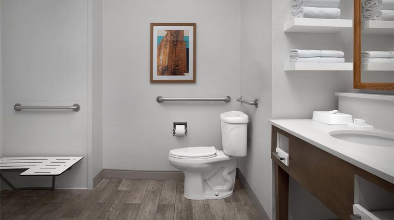<b>Hampton Inn Yemassee/Point South Room</b>. Images powered by <a href="https://iceportal.shijigroup.com/" title="IcePortal" target="_blank">IcePortal</a>.