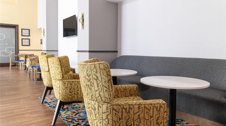Hampton Inn & Suites Niles/Warren Lobby