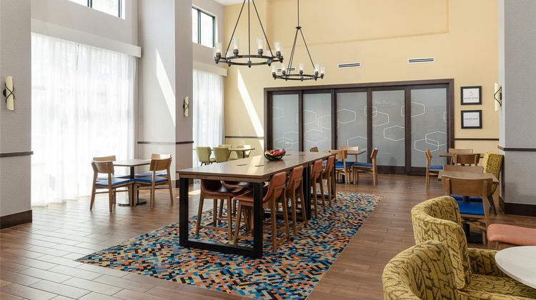 Hampton Inn & Suites Niles/Warren Lobby