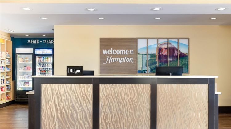 Hampton Inn & Suites Niles/Warren Lobby