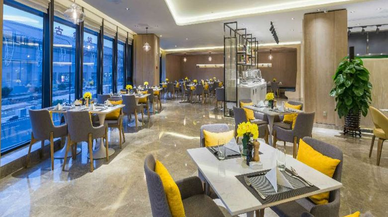 <b>Hilton Garden Inn Zhongshan Guzhen Restaurant</b>. Images powered by <a href="https://iceportal.shijigroup.com/" title="IcePortal" target="_blank">IcePortal</a>.