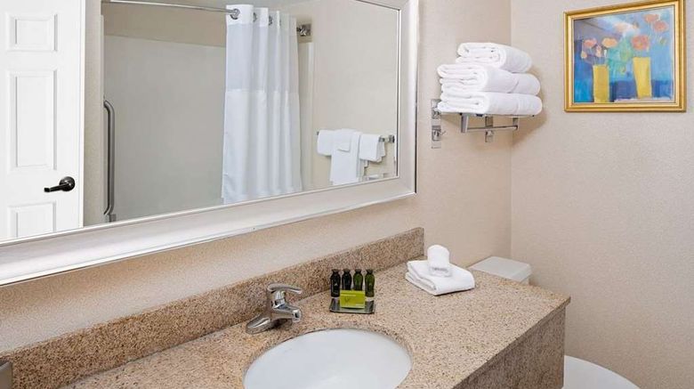 <b>Boxboro Regency Hotel & Conference Ctr Room</b>. Images powered by <a href="https://iceportal.shijigroup.com/" title="IcePortal" target="_blank">IcePortal</a>.