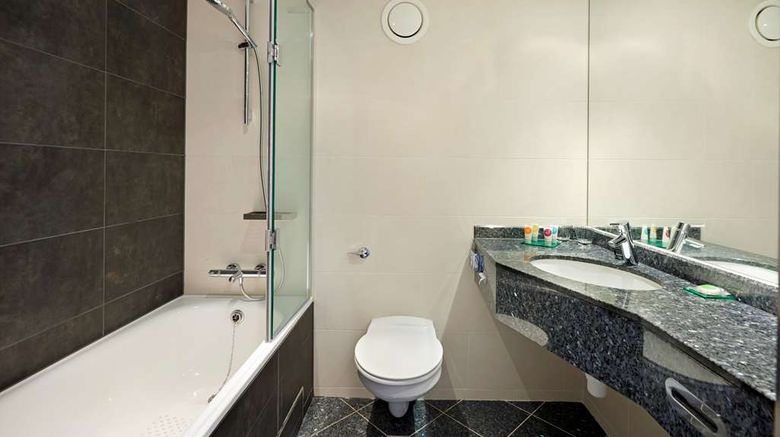 <b>Hyatt Place London Heathrow Airport Room</b>. Images powered by <a href="https://iceportal.shijigroup.com/" title="IcePortal" target="_blank">IcePortal</a>.