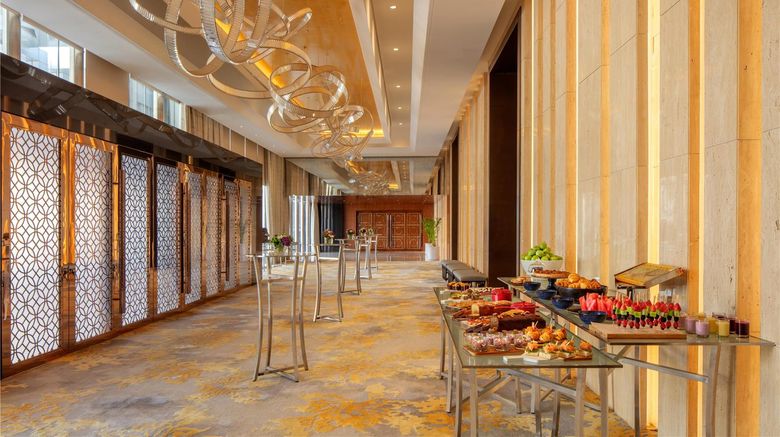 <b>Hyatt Regency Riyadh Olaya Restaurant</b>. Images powered by <a href="https://iceportal.shijigroup.com/" title="IcePortal" target="_blank">IcePortal</a>.
