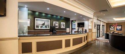 DoubleTree by Hilton Edinburgh Airport Lobby