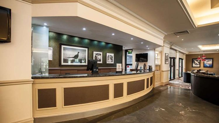 DoubleTree by Hilton Edinburgh Airport Lobby