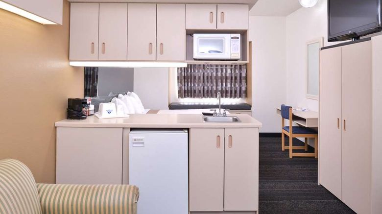 <b>Americas Best Value Inn/Suites Maryville Suite</b>. Images powered by <a href="https://iceportal.shijigroup.com/" title="IcePortal" target="_blank">IcePortal</a>.
