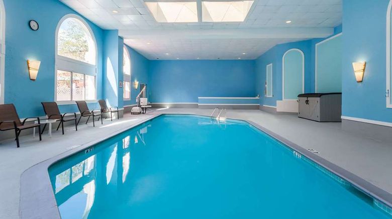 <b>Wyndham Southbury Pool</b>. Images powered by <a href="https://iceportal.shijigroup.com/" title="IcePortal" target="_blank">IcePortal</a>.