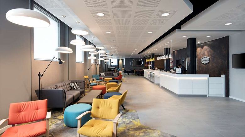 <b>Hampton by Hilton London Excel Lobby</b>. Images powered by <a href="https://iceportal.shijigroup.com/" title="IcePortal" target="_blank">IcePortal</a>.