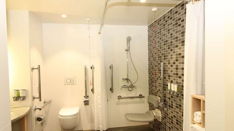 <b>Hampton by Hilton London Excel Room</b>. Images powered by <a href="https://iceportal.shijigroup.com/" title="IcePortal" target="_blank">IcePortal</a>.