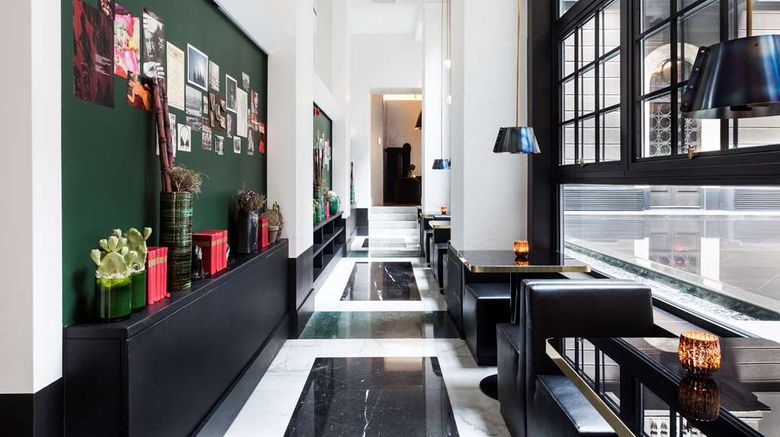 <b>Senato Hotel Milano Lobby</b>. Images powered by <a href="https://iceportal.shijigroup.com/" title="IcePortal" target="_blank">IcePortal</a>.