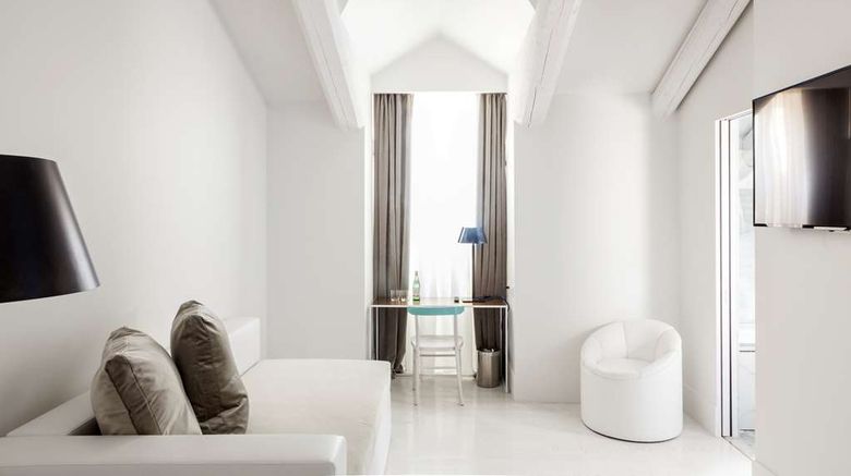 <b>Senato Hotel Milano Suite</b>. Images powered by <a href="https://iceportal.shijigroup.com/" title="IcePortal" target="_blank">IcePortal</a>.