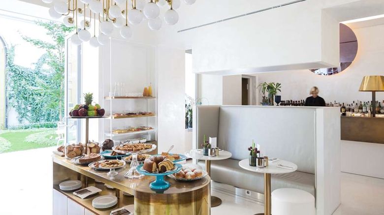<b>Senato Hotel Milano Restaurant</b>. Images powered by <a href="https://iceportal.shijigroup.com/" title="IcePortal" target="_blank">IcePortal</a>.