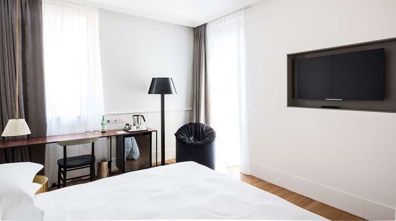 <b>Senato Hotel Milano Room</b>. Images powered by <a href="https://iceportal.shijigroup.com/" title="IcePortal" target="_blank">IcePortal</a>.