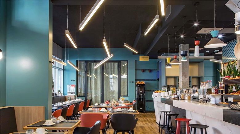<b>Mercure Paris Saint-Ouen Restaurant</b>. Images powered by <a href="https://iceportal.shijigroup.com/" title="IcePortal" target="_blank">IcePortal</a>.