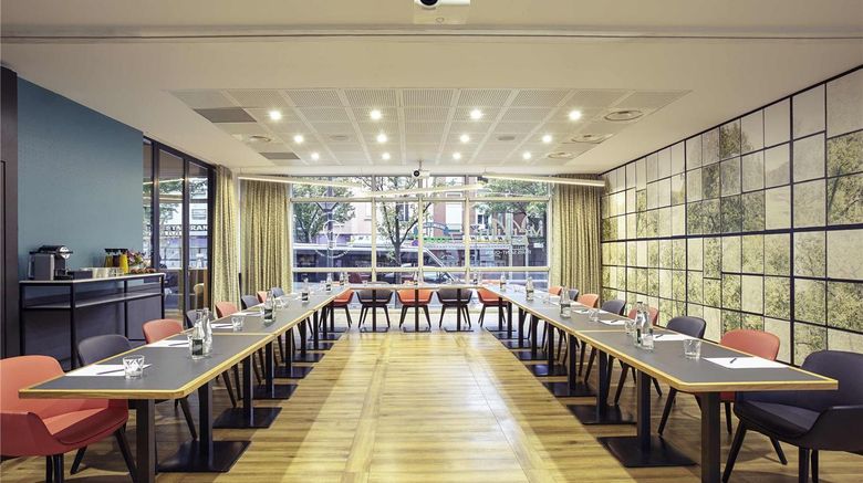 <b>Mercure Paris Saint-Ouen Meeting</b>. Images powered by <a href="https://iceportal.shijigroup.com/" title="IcePortal" target="_blank">IcePortal</a>.