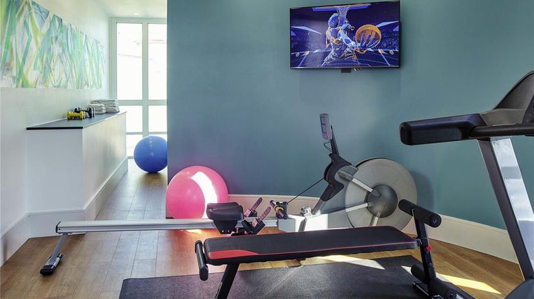 <b>Mercure Paris Saint-Ouen Health</b>. Images powered by <a href="https://iceportal.shijigroup.com/" title="IcePortal" target="_blank">IcePortal</a>.