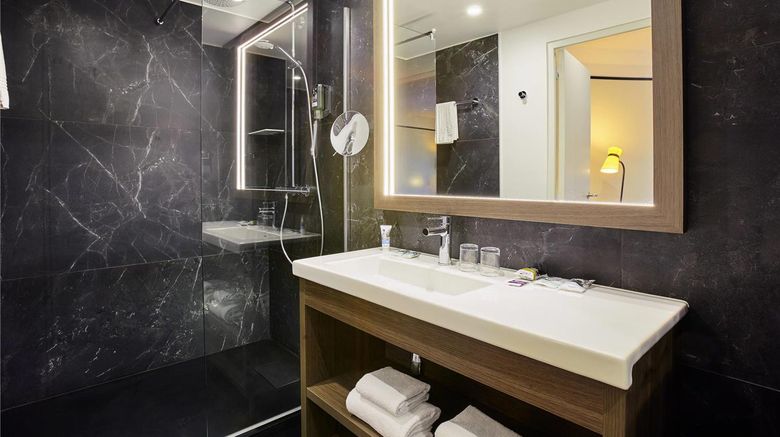 <b>Mercure Paris Saint-Ouen Room</b>. Images powered by <a href="https://iceportal.shijigroup.com/" title="IcePortal" target="_blank">IcePortal</a>.