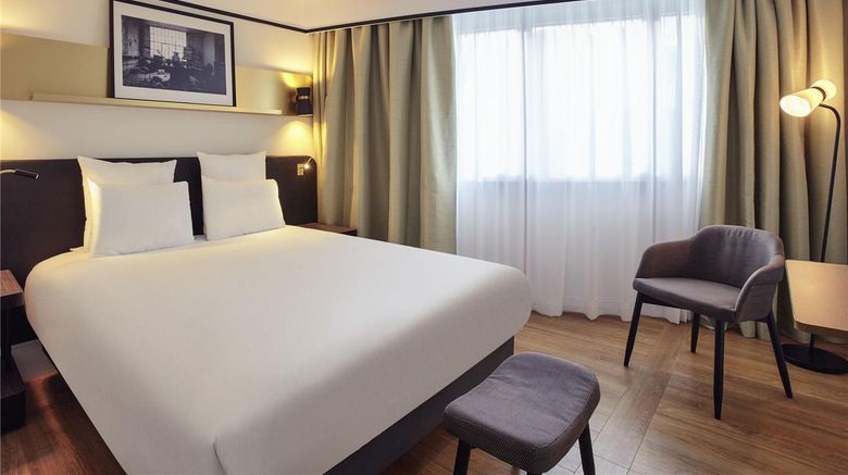 <b>Mercure Paris Saint-Ouen Room</b>. Images powered by <a href="https://iceportal.shijigroup.com/" title="IcePortal" target="_blank">IcePortal</a>.