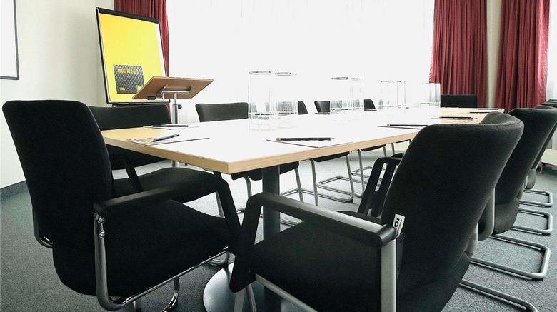 <b>Ibis Styles Halle Meeting</b>. Images powered by <a href="https://iceportal.shijigroup.com/" title="IcePortal" target="_blank">IcePortal</a>.