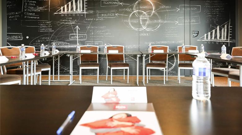 <b>Ibis Niort Est Mendes France Meeting</b>. Images powered by <a href="https://iceportal.shijigroup.com/" title="IcePortal" target="_blank">IcePortal</a>.