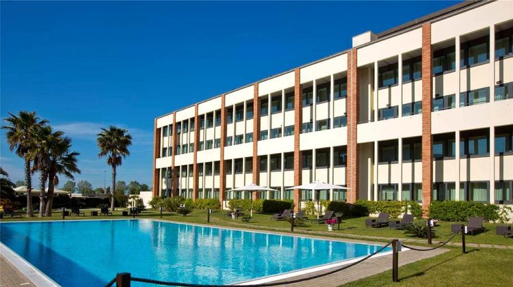 Mercure Rome Leonardo da Vinci Airport Pool