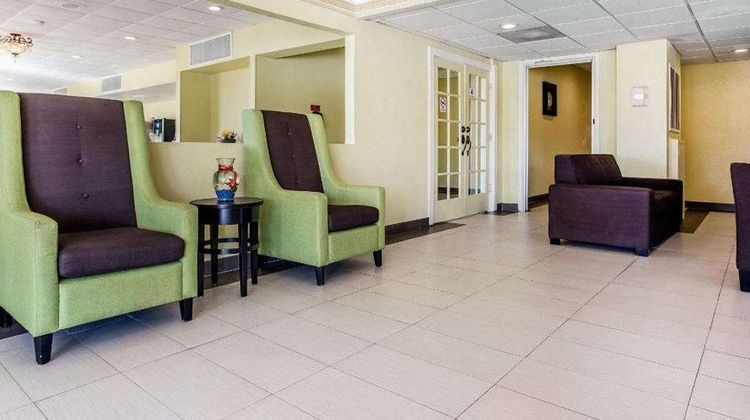 Baymont Inn & Suites Walterboro Lobby