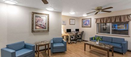 Baymont Inn & Suites Fort Dodge Lobby
