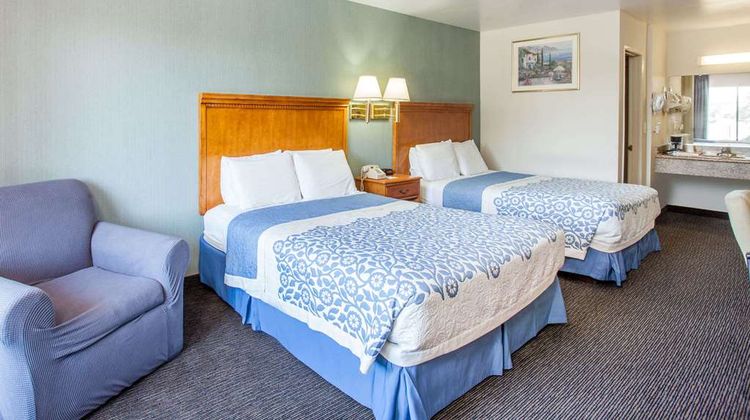 Days Inn Anaheim Near the Park Room