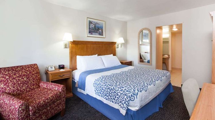 Days Inn Anaheim Near the Park Room
