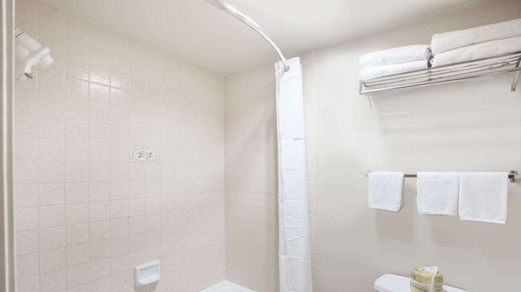 Days Inn Anaheim Near the Park Room