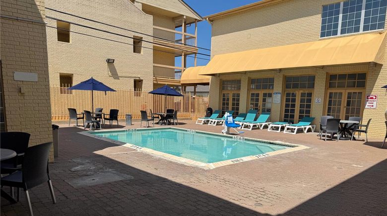 <b>Days Inn Georgetown Pool</b>. Images powered by <a href="https://iceportal.shijigroup.com/" title="IcePortal" target="_blank">IcePortal</a>.
