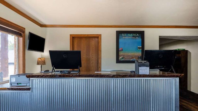 <b>Travelodge by Wyndham Livingston Lobby</b>. Images powered by <a href="https://iceportal.shijigroup.com/" title="IcePortal" target="_blank">IcePortal</a>.
