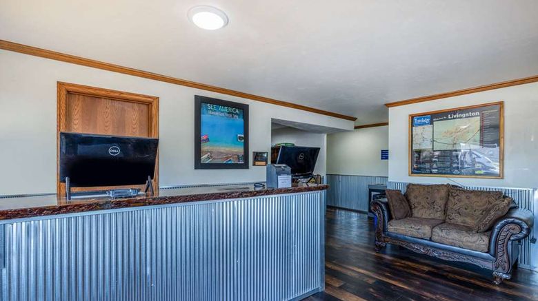 <b>Travelodge by Wyndham Livingston Lobby</b>. Images powered by <a href="https://iceportal.shijigroup.com/" title="IcePortal" target="_blank">IcePortal</a>.