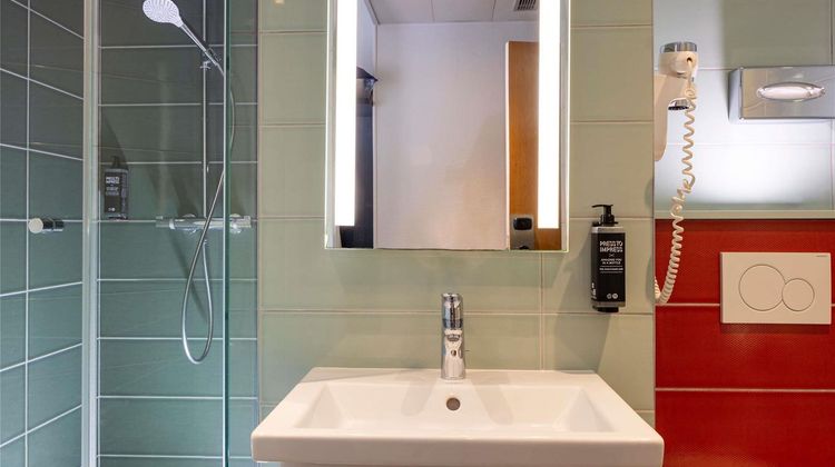 Ibis Styles Paris Saint Lazare Room
