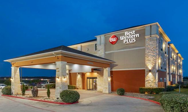 Best Western Plus Luling Inn Exterior