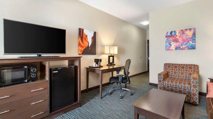 Best Western Plus Luling Inn Suite