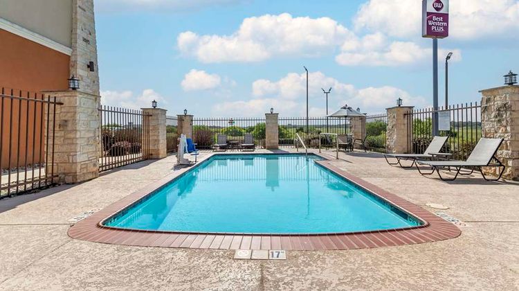 Best Western Plus Luling Inn Pool